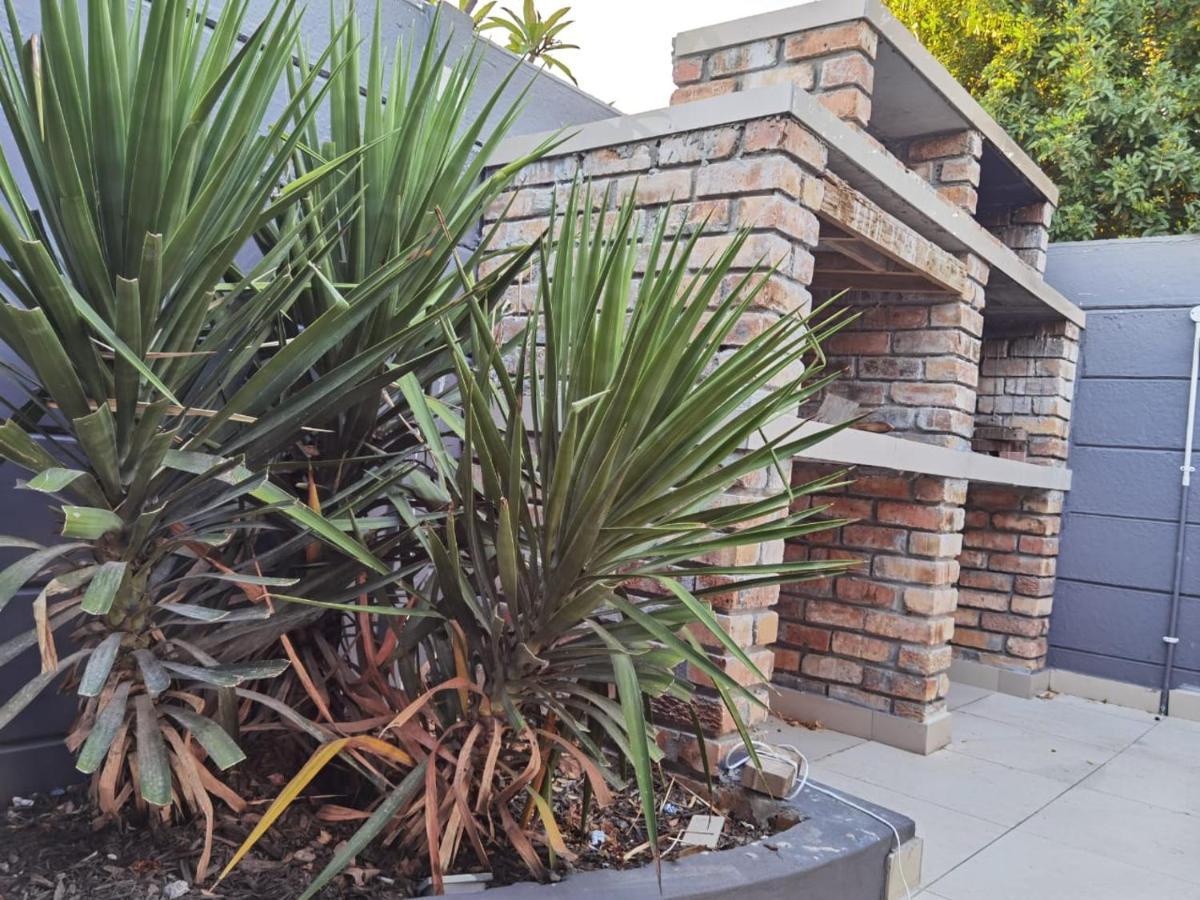 Victoria Guest Lodge Bellville Exterior photo